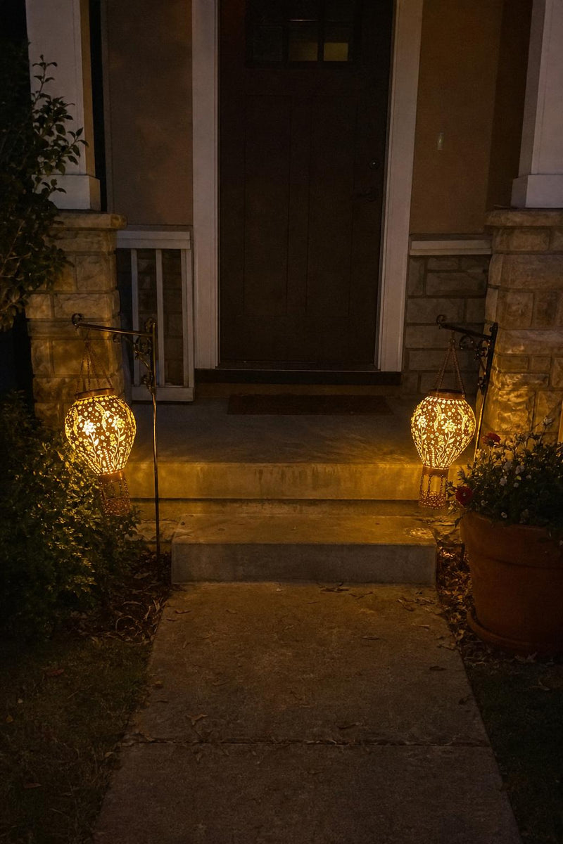 SolarHum™ Lantern lifestyle image 4